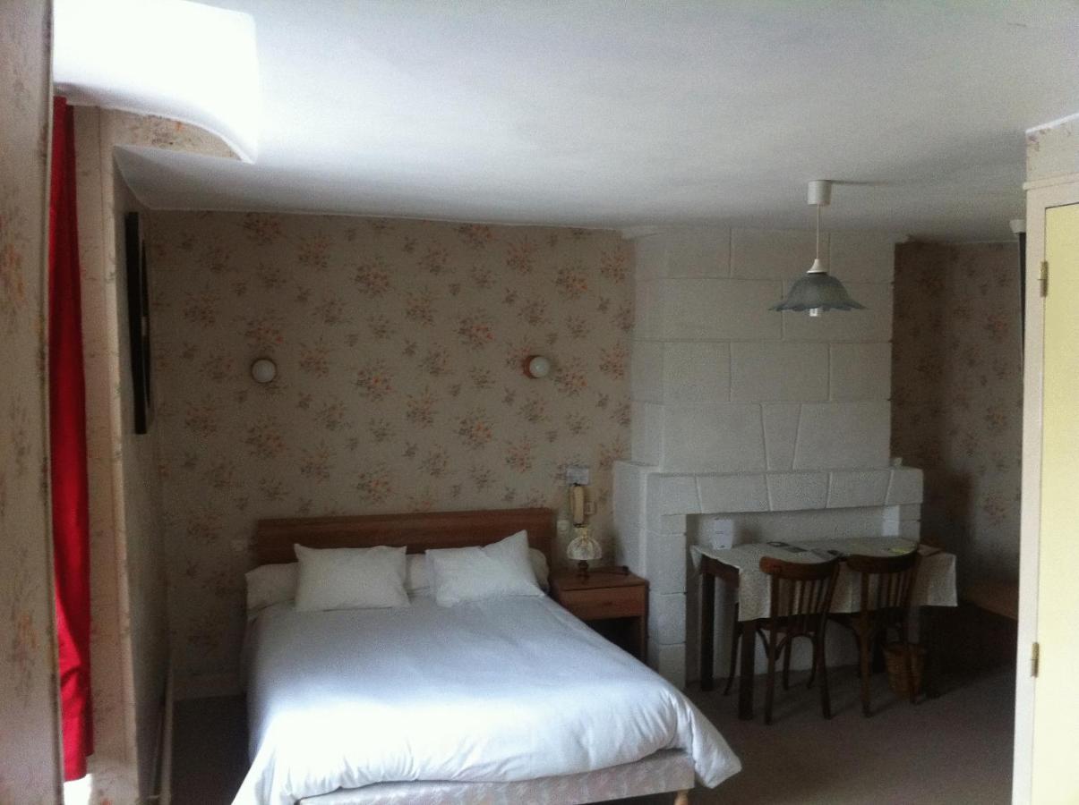 Logis Hostellerie Du Cheval Blanc Sainte-Maure-de-Touraine Exterior foto